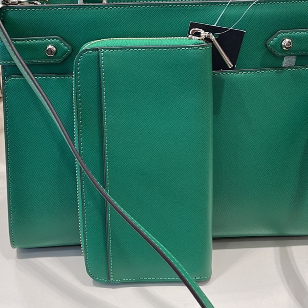 Kate Spade Staci Large Continental Wallet 
Green Bean - Picture 7 of 16